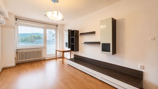 Pet friendly 3-izbový byt s klimatizáciou, loggiou na Nobelovej 3