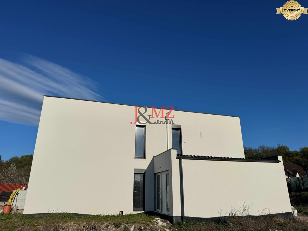 NOVOSTAVBA bytu, terasa, 2 parkovacie miesta, centrum Levice 3