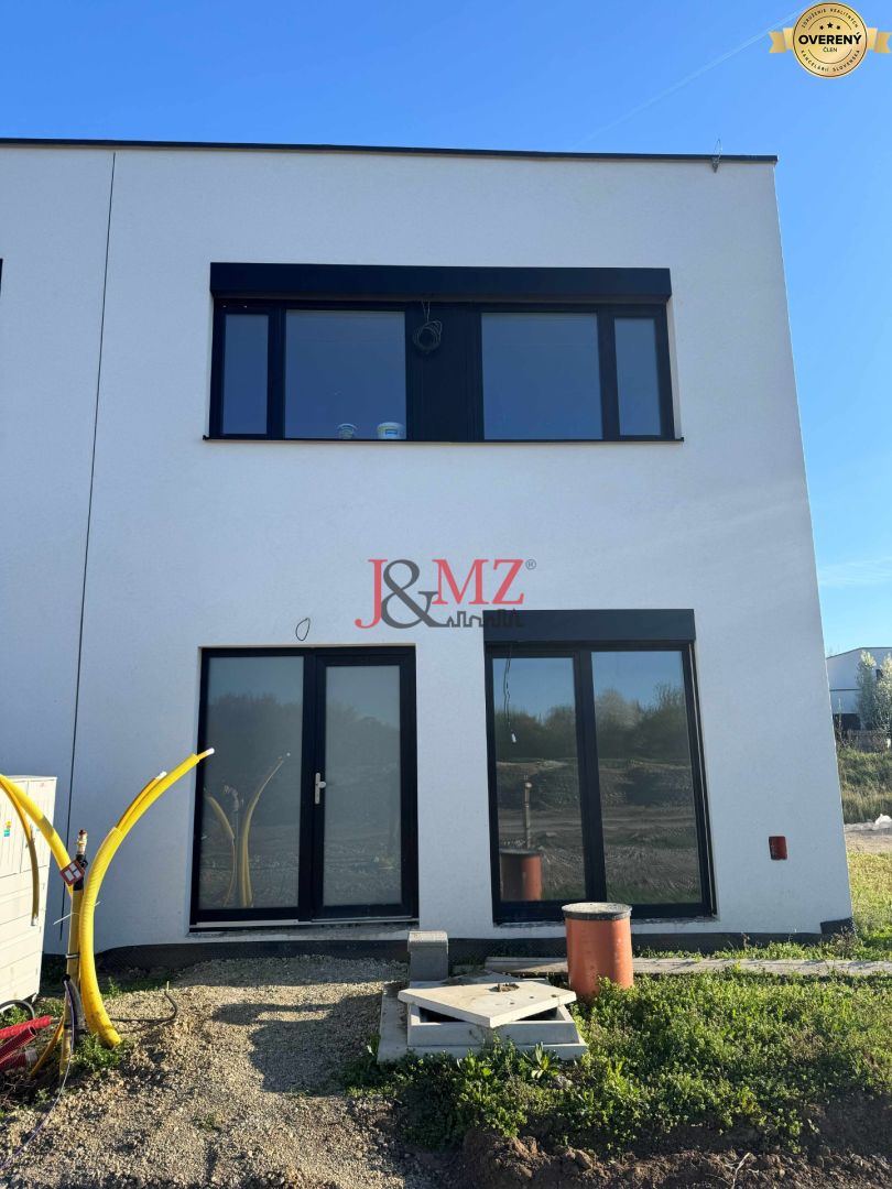 NOVOSTAVBA bytu, terasa, 2 parkovacie miesta, centrum Levice 5