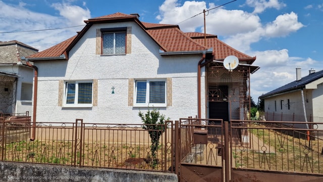 Rodinný dom s pozemkom 1857 m² v tichej uličke obce Zemplínsky Branč