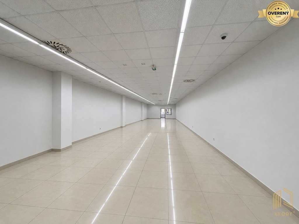 NA PRENÁJOM KOMERČNÝ PRIESTOR V CENTRE SENICE 4