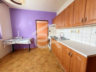 Na predaj 3-izbový byt vhodný na rekonštrukciu, Lúky, Vráble, 75m2