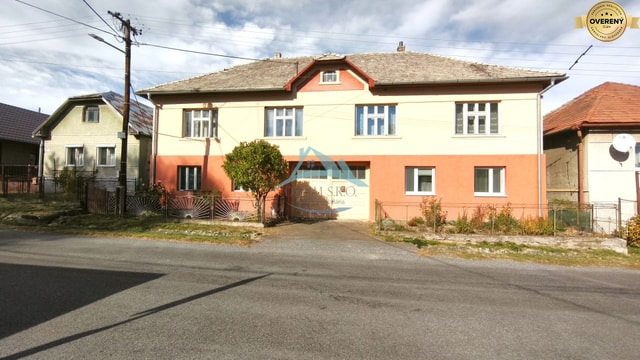 Veľkoryso riešený 4-bytový rodinný dom s letnou kuchyňou a hospodársko