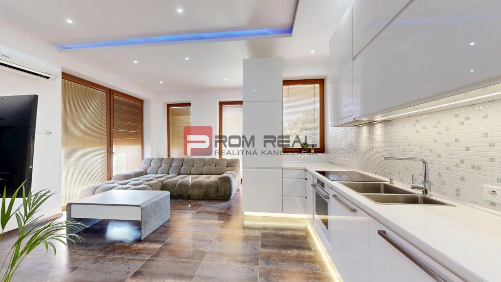6i DVOJGENERAČNÝ DOM PO REKONŠTRUKCII S VEĽKÝM POZEMKOM A SMARTHOME – ŇÁRAD 4