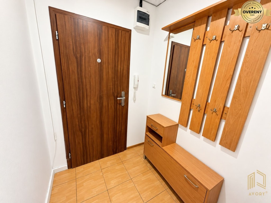 1-IZB. BYT, LODŽIA (35m2), SENICA, ŠTEFÁNIKOVA UL. 2