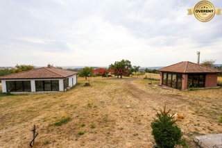LUXUSNÝ RODINNÝ DOM V NADŠTANDARDNOM PREVEDENÍ S VEĽKÝM POZEMKOM