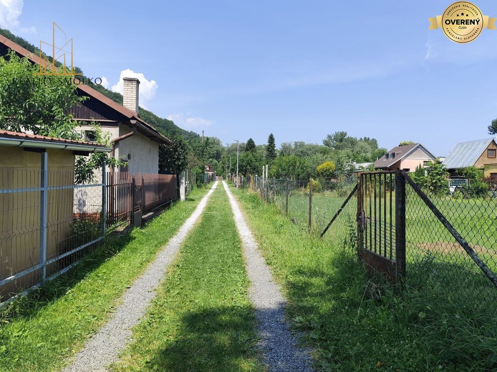 Predám pozemok s čarovnou záhradou a záhradným domčekom 5