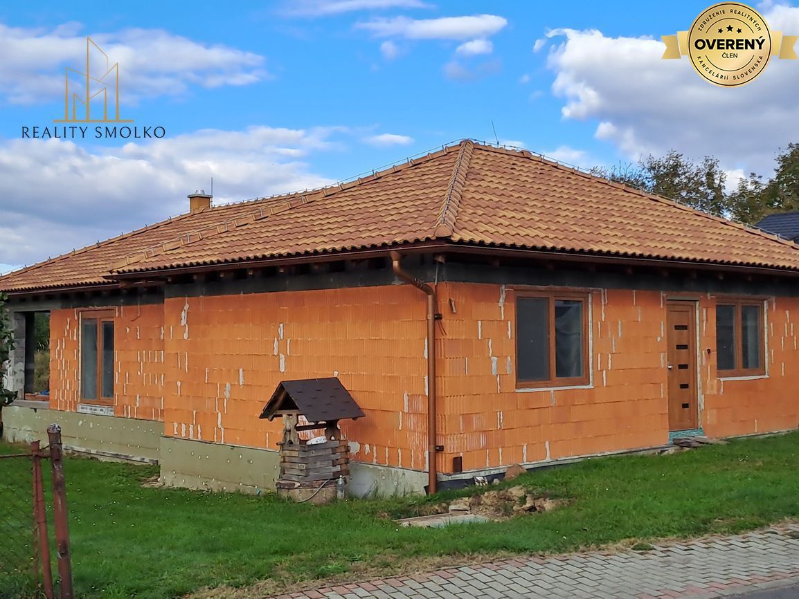 5 izbový murovaný dom + pozemok 4 500 m2 v obci Modrá nad Cirochou, ok 2