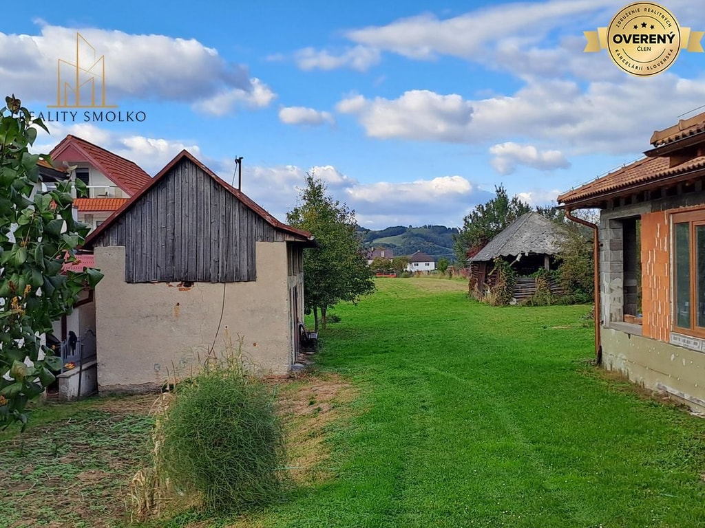 5 izbový murovaný dom + pozemok 4 500 m2 v obci Modrá nad Cirochou, ok 3