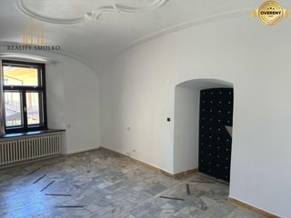 Exkluzívny prenájom kancelárskeho priestoru – historická budova, Hlavn