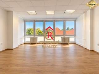 Na prenájom moderné kancelárie, parkovanie - Banská Bystrica, centrum