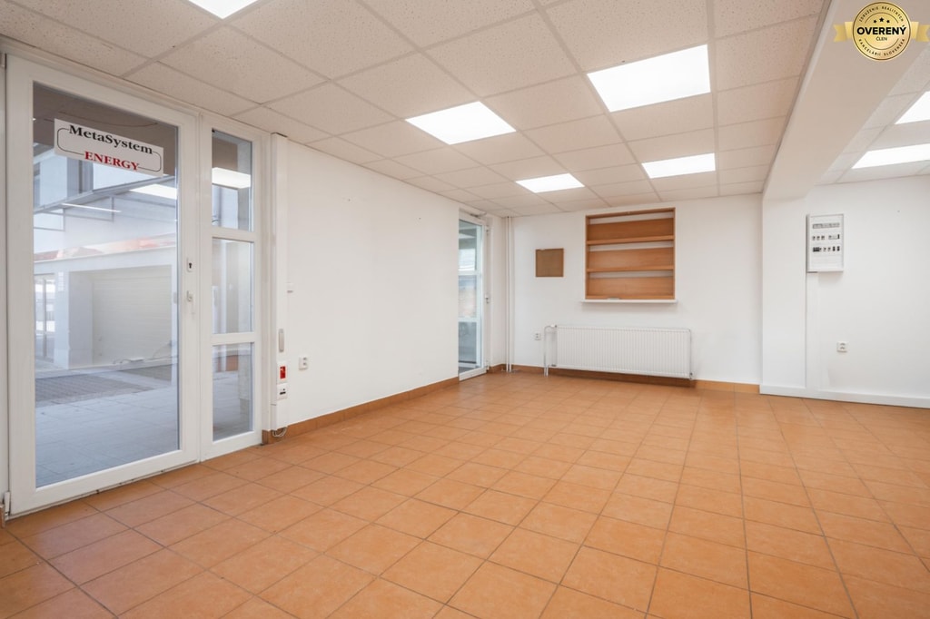 BABONY TRE I Klimatizovaná kancelária 41 m² s parkovaním P.Biskupice 4