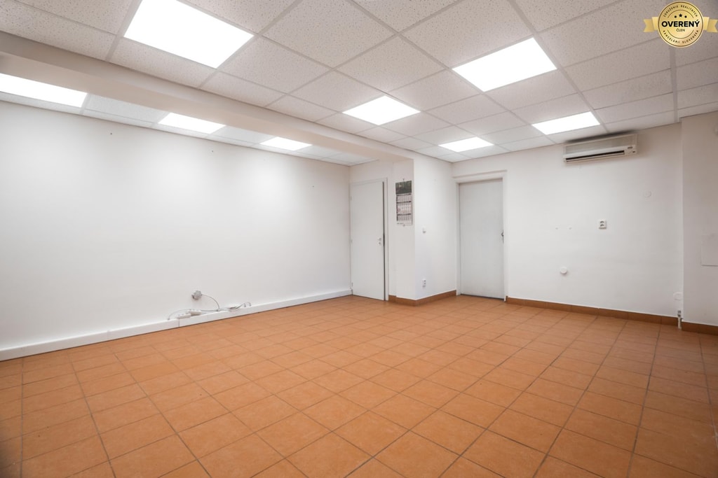 BABONY TRE I Klimatizovaná kancelária 41 m² s parkovaním P.Biskupice 5