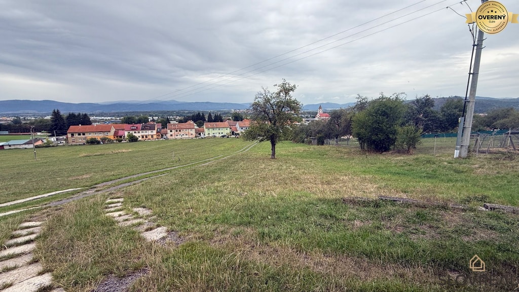 INVESTIČNÝ STAVEBNÝ POZEMOK 2 287 m² S CHATKOU – LADOMERSKÁ VIESKA 4