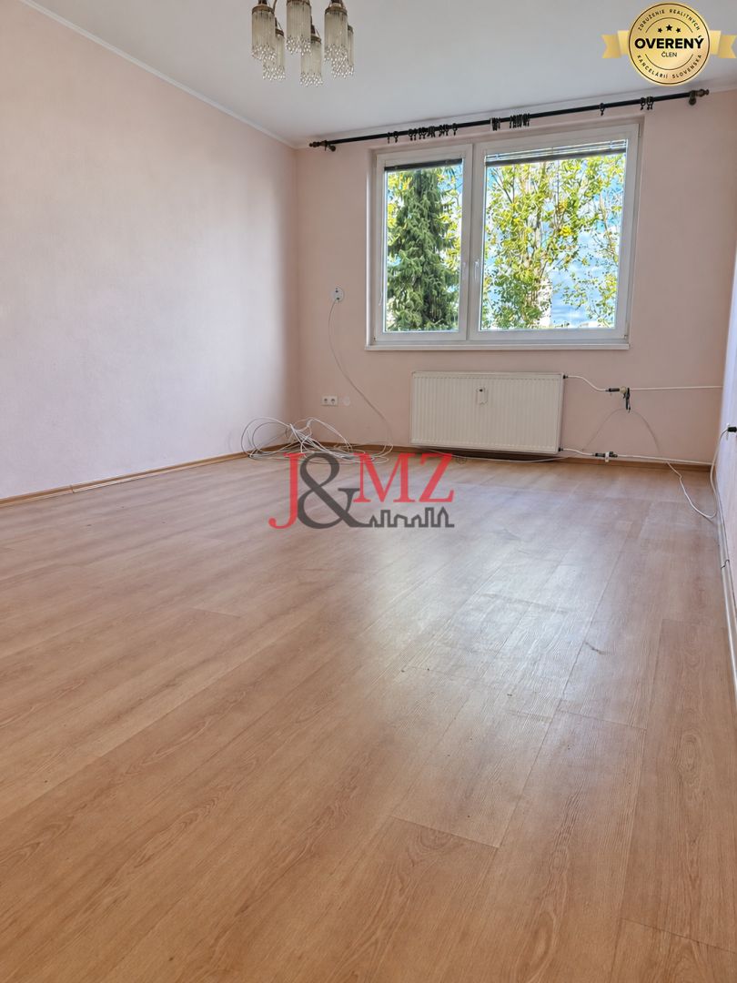Priestranný 2-izbový byt - 61,5 m², kpt. Nálepku 5