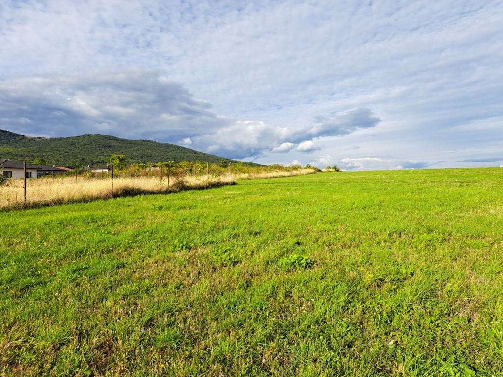 Stavebný pozemok 673 m2 v Štitároch s výhľadom na Zobor i Žibricu 3