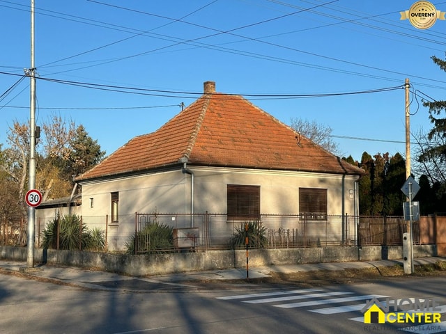 RODINNÝ DOM S VEĽKÝM POTENCIÁLIM V PRIAMOM CENTRE MESTA, HURBANOVO