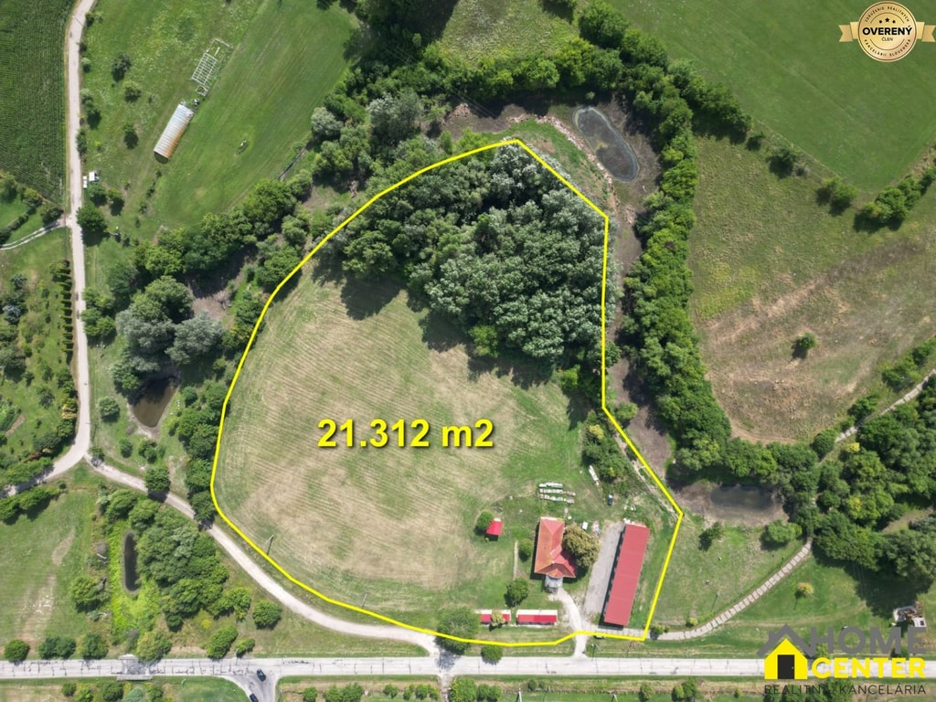 NA PREDAJ RODINNÝ DOM S VEDĽAJŠÍMI PRIESTORMI NA 2 HEKTÁROVOM POZEMKU 4