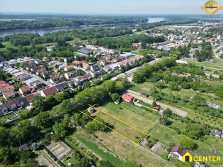 NA PREDAJ ZÁHRADA S MUROVANÝM DOMČEKOM, NOVÁ STRÁŽ - KOMÁRNO