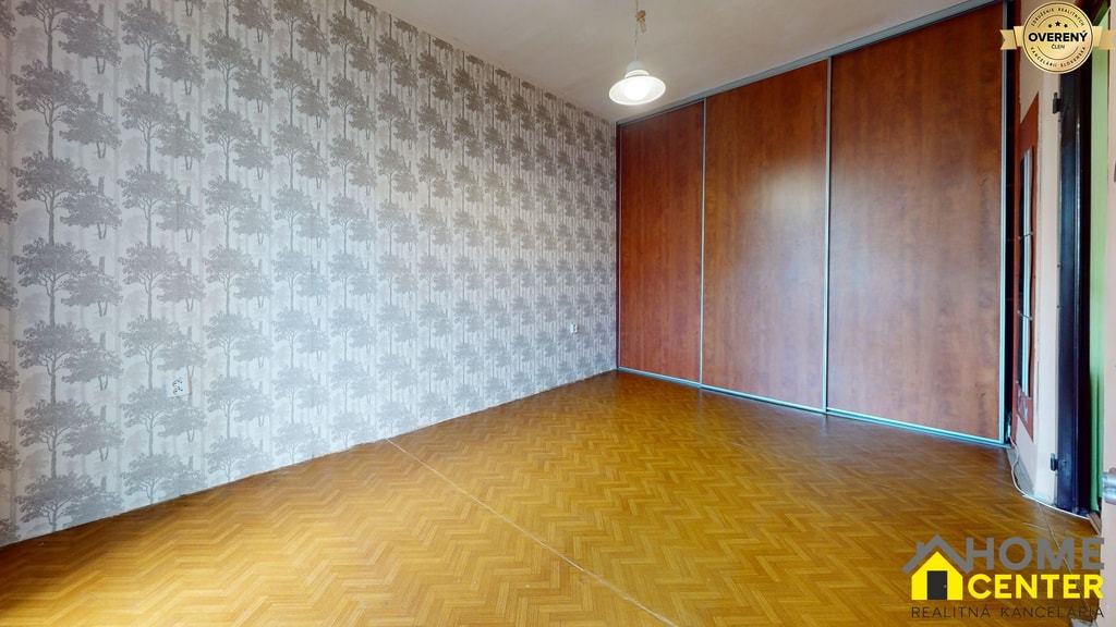 NA PREDAJ 3 IZBOVÝ BYT S LOGGIOU NA UL. GEN. KLAPKU, KOMÁRNO 5