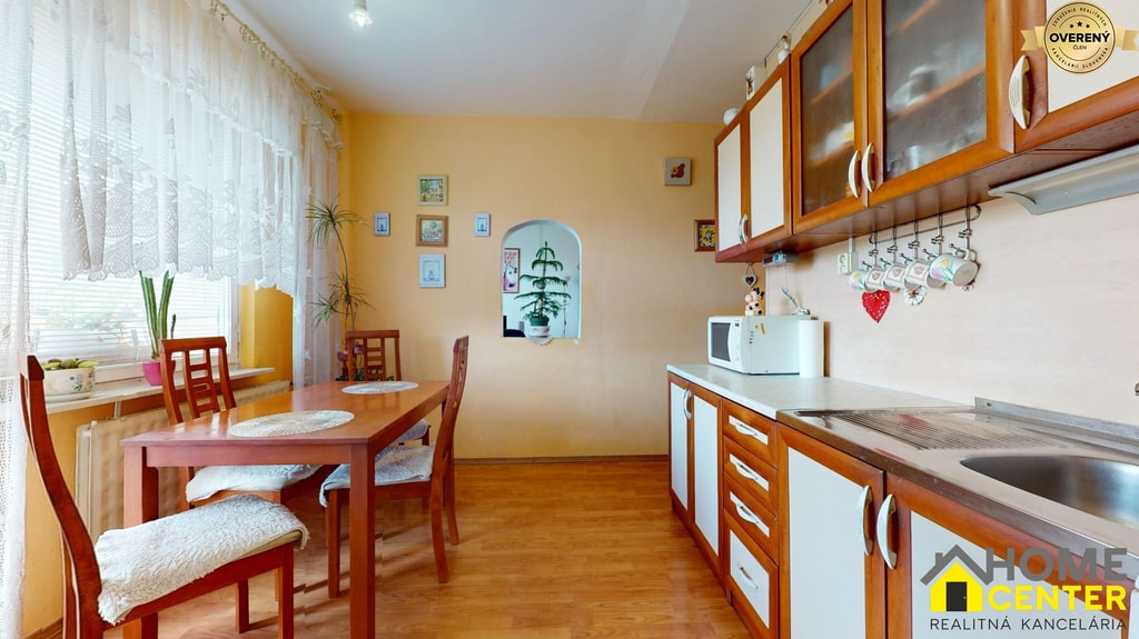 NA PREDAJ 3 IZBOVÝ BYT NA ZAČIATKU VII. SÍDLISKA, UL. PALATÍNOVA 5