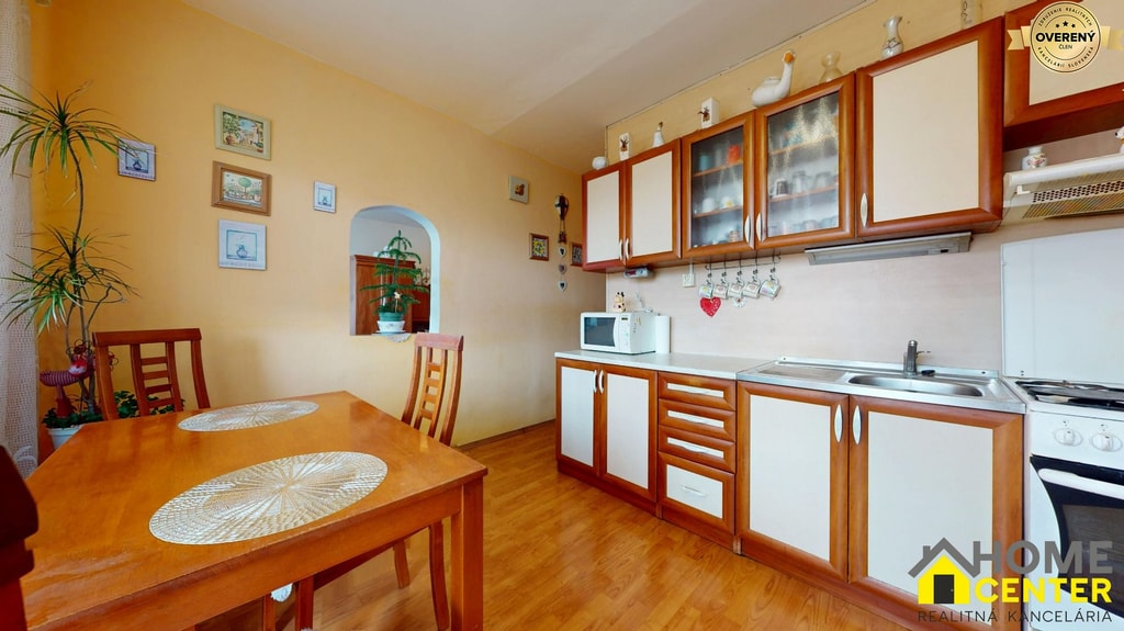 NA PREDAJ 3 IZBOVÝ BYT NA ZAČIATKU VII. SÍDLISKA, UL. PALATÍNOVA 4