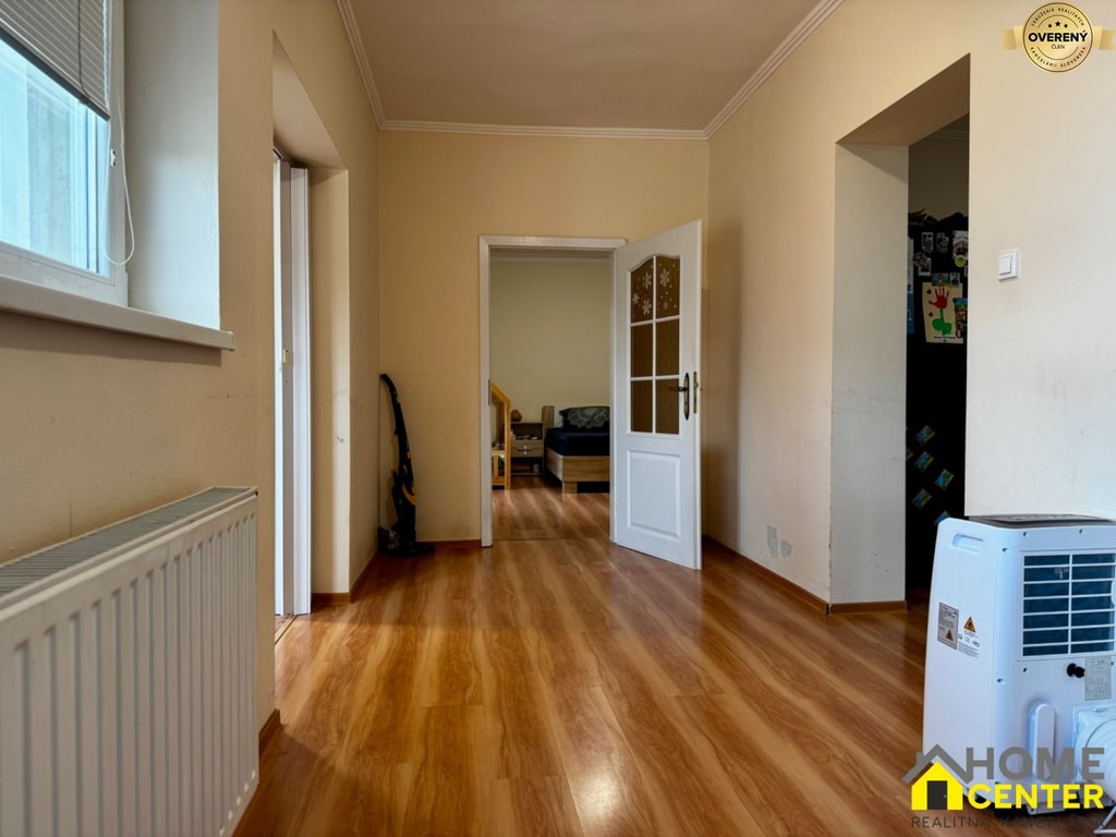 2,5-IZBOVÝ RODINNÝ DOM PRIAMO V CENTRE MESTA NESVADY 3