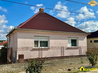NA PREDAJ 2 IZBOVÝ RODINNÝ DOM S LETNOU KUCHYNKOU, DULOVCE