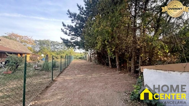 NA PREDAJ STAVEBNÝ POZEMOK V CENTRE DULOVIEC – 1602 m²