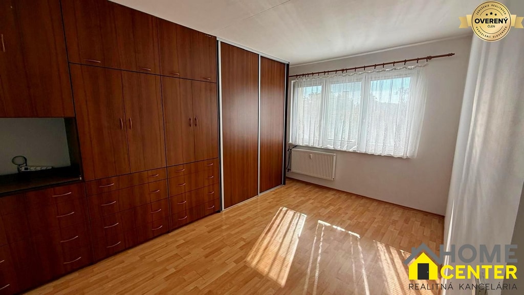 NA PREDAJ 3 IZBOVÝ BYT S BALKÓNOM V KOMÁRNE 4