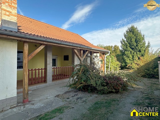 NA PREDAJ RODINNÝ DOM S DVOMI BYTOVÝMI JEDNOTKAMI, KOLÁROVO