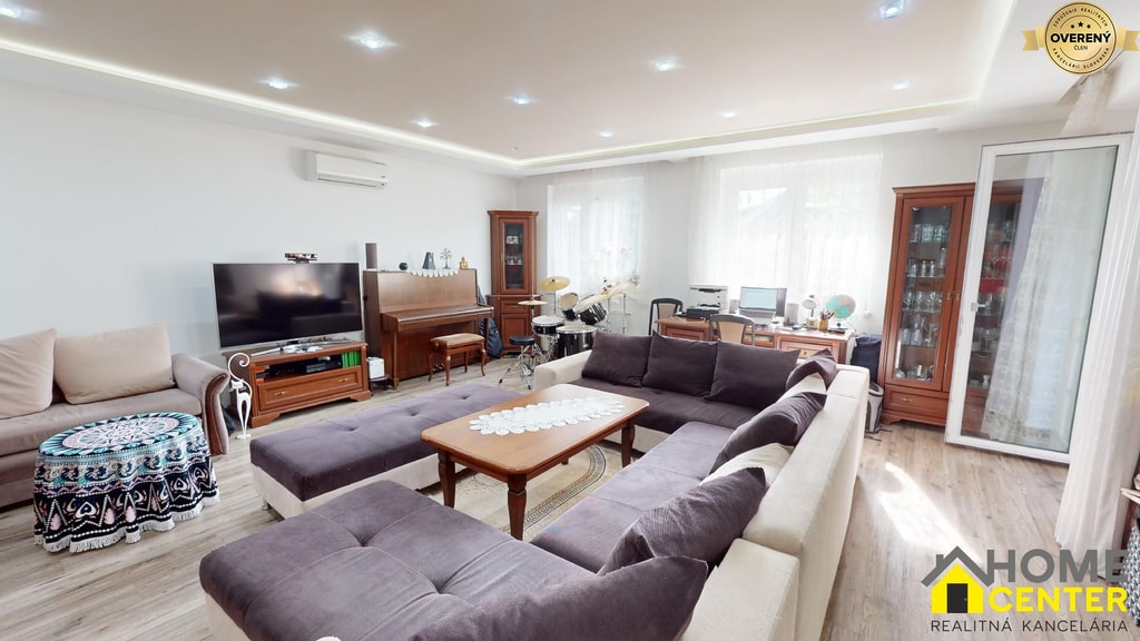 NOVÁ CENA! PREDAJ VEĽKÝ 8 IZBOVÝ RODINNÝ DOM V CENTRE MESTA, KOMÁRNO 3