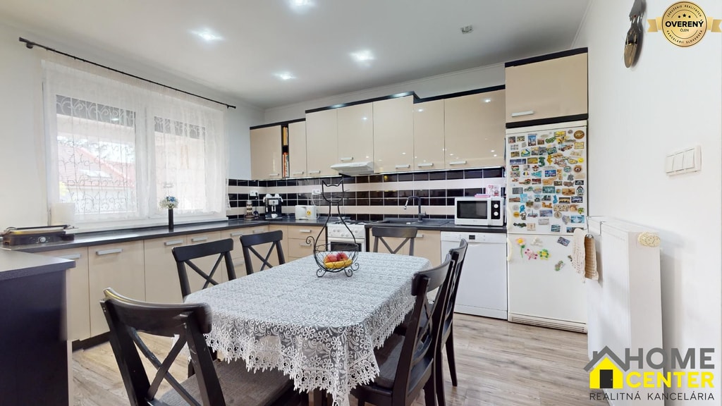 NOVÁ CENA! PREDAJ VEĽKÝ 8 IZBOVÝ RODINNÝ DOM V CENTRE MESTA, KOMÁRNO 4