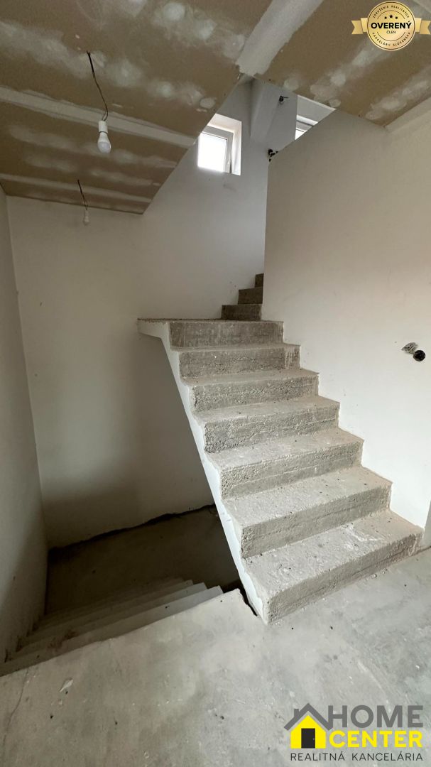 PREDAJ : RODINNÝ DOM, KOMÁRNO - NOVÁ STRÁŹ 4
