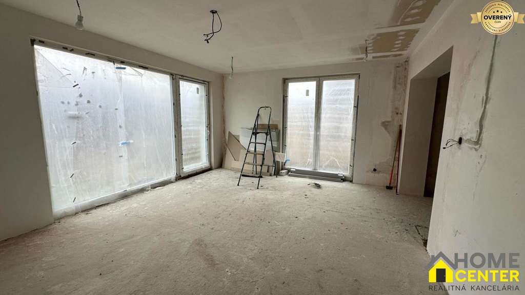 PREDAJ : RODINNÝ DOM, KOMÁRNO - NOVÁ STRÁŹ 3