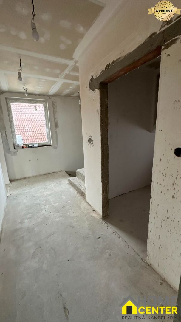 PREDAJ : RODINNÝ DOM, KOMÁRNO - NOVÁ STRÁŹ 5