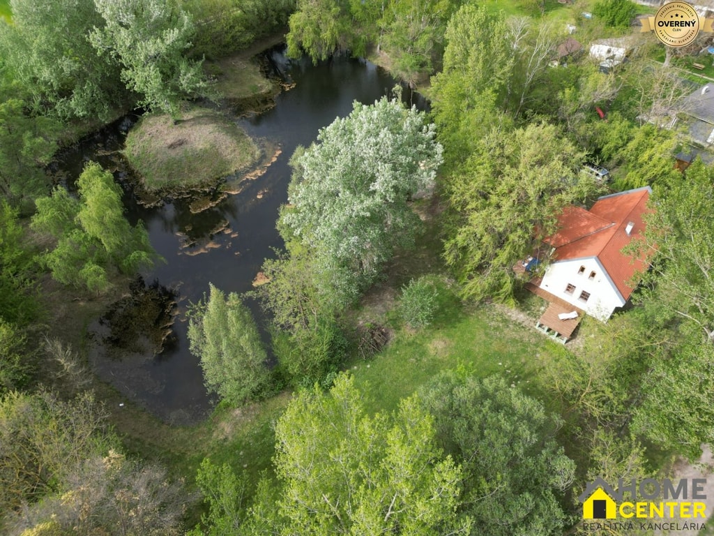 PREDAJ : Rodinný dom s vlastným jazerom v obci DUNASZENTPÁL 4