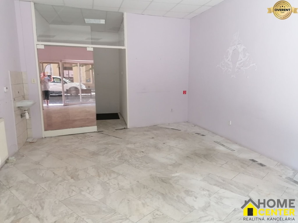 PRENÁJOM: 30m2 priestor v centre mesta - KOMÁRNO 2