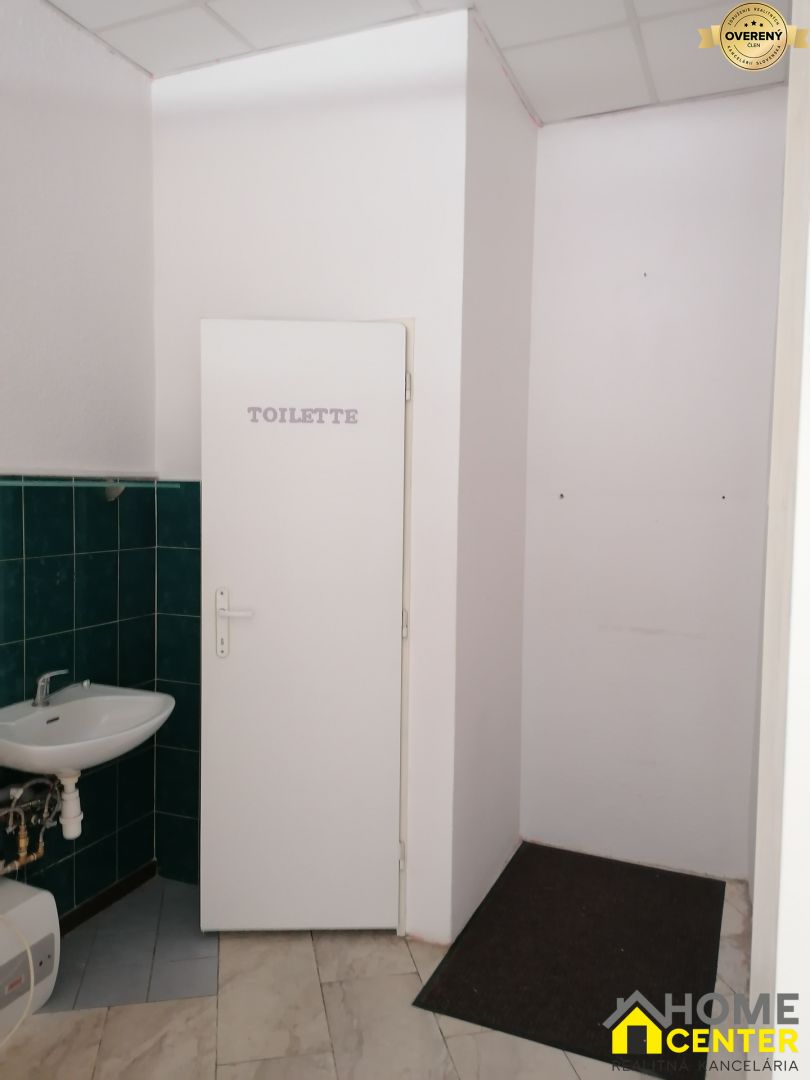 PRENÁJOM: 30m2 priestor v centre mesta - KOMÁRNO 3