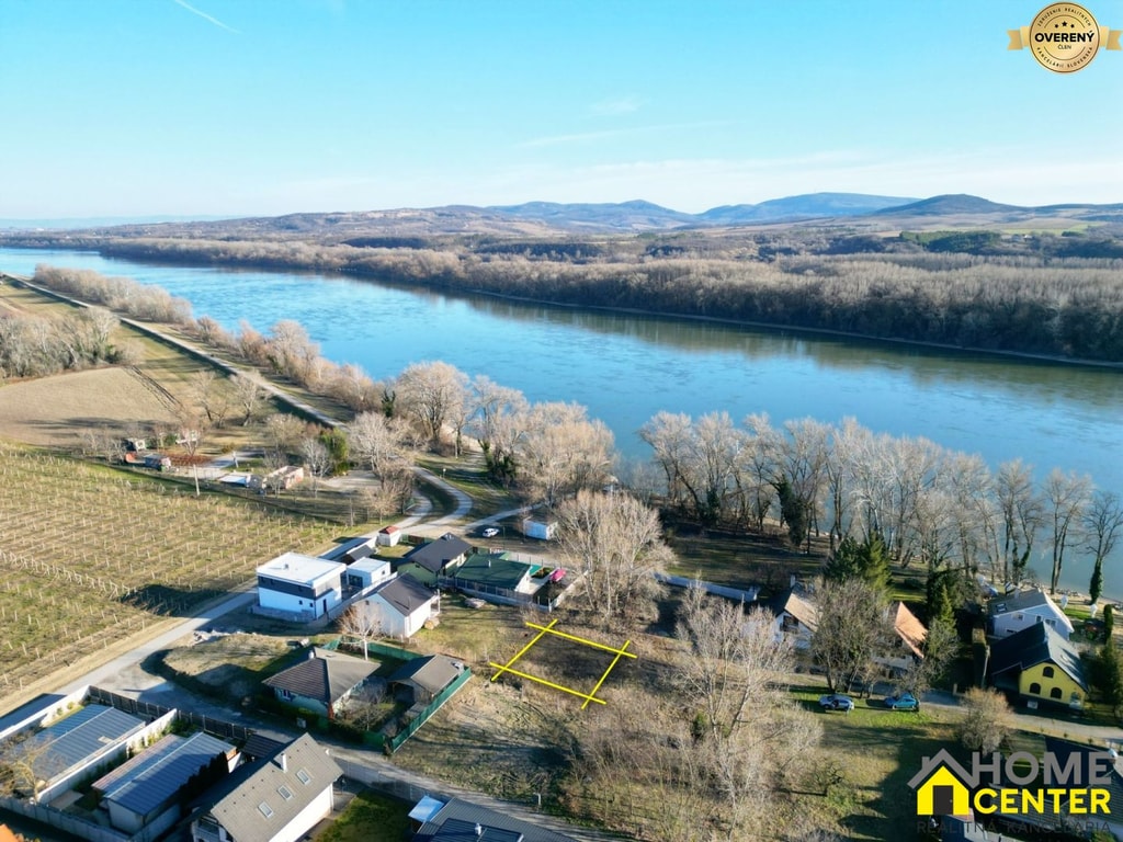 PREDAJ : stavebný pozemok blízko Dunaja, Moča 2