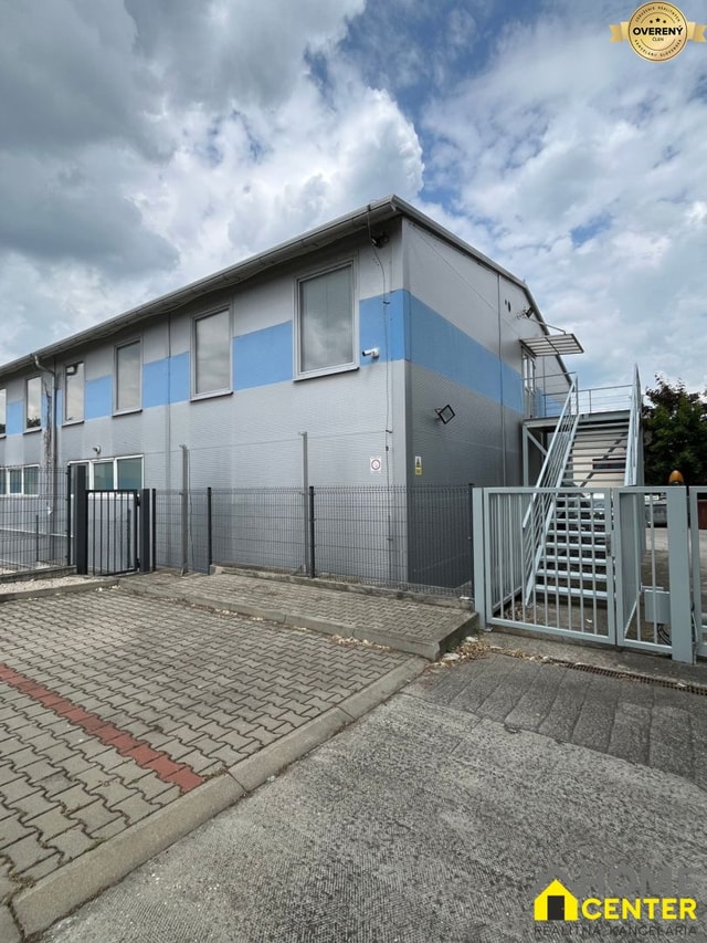 NA PRENÁJOM montovaná hala /270 m2/, A.Jedlika, Komárno