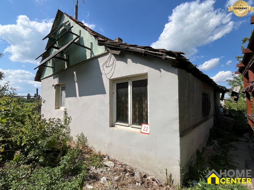 NA PREDAJ: ZA ZNÍŽENÚ CENU pozemok /1300m2/ so starým domom, Komárno 3