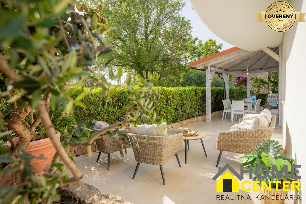 Atraktívna vila /230 m²/ s bazénom a záhradou, ISTRIA, ostrov KRK 5
