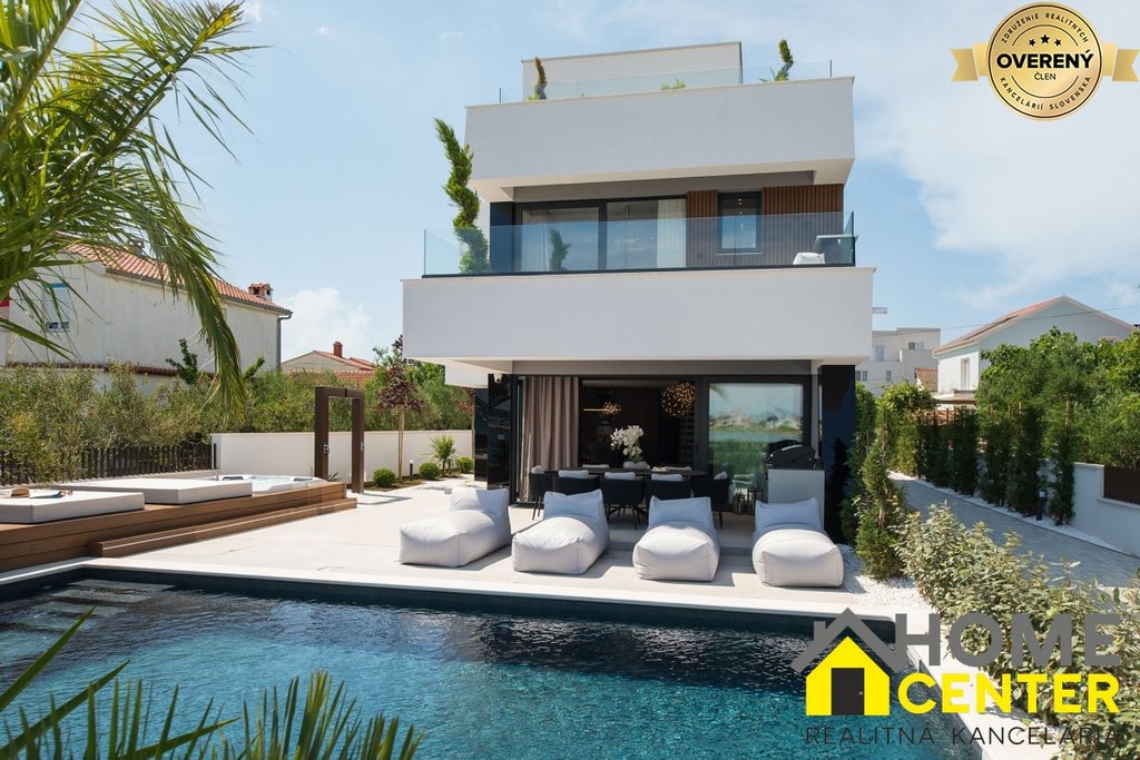 NA PREDAJ luxusná vila s bazénom, /236 m²/ Zadar, Privlaka 2