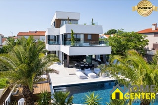 NA PREDAJ luxusná vila s bazénom, /236 m²/ Zadar, Privlaka