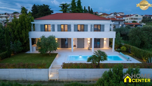 NA PREDAJ atraktívna kamenná vila /419 m²/ pri mori, Dalmátsko, Kozino