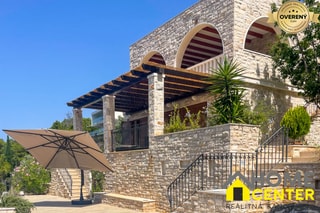 Na predaj ZREKONŠTRUOVANÁ KAMENNÁ VILA /200 m²/ Dalmátsko, Korčula