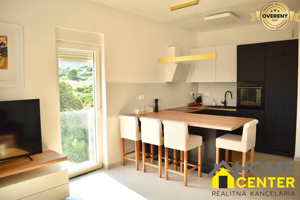 NA PREDAJ moderný luxusný apartmán /45 m² / Dalmátsko, TROGIR 4