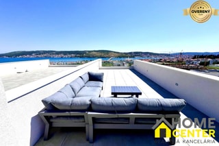 NA PREDAJ moderný luxusný apartmán /45 m² / Dalmátsko, TROGIR