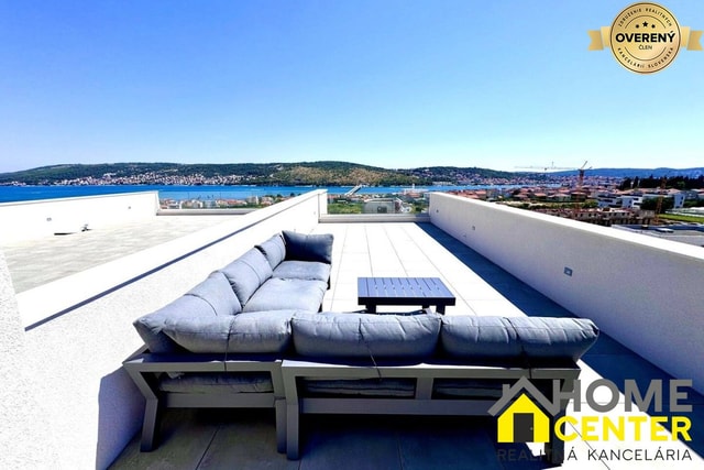 NA PREDAJ moderný luxusný apartmán /45 m² / Dalmátsko, TROGIR
